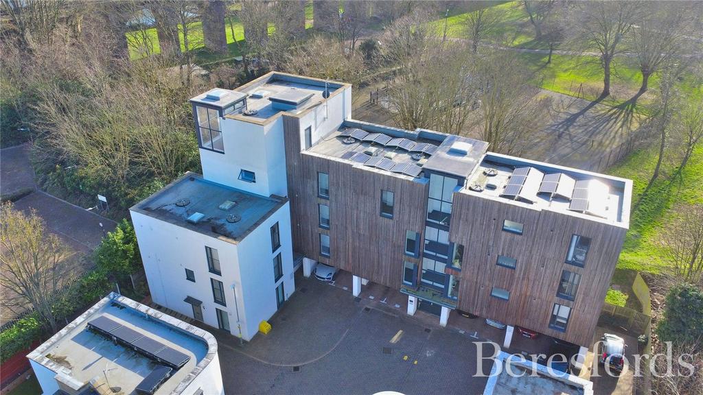 Hardy Close, Chelmsford, CM1 2 bed apartment for sale £305,000