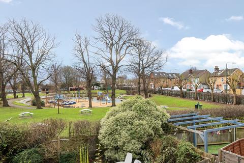 6 Lessness Park, Belvedere, DA17 5BG