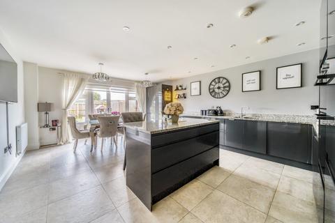 4 bedroom detached house for sale, Fishers Wood Grove, Bromley