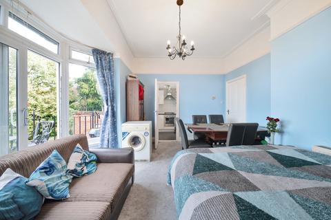 51d Park Avenue, Bromley, BR1 4EG
