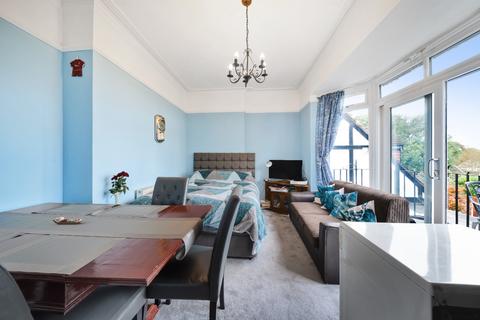 51d Park Avenue, Bromley, BR1 4EG