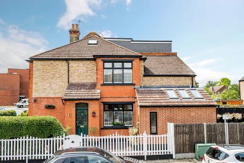 1 Mosslea Road, Bromley, BR2 9PS