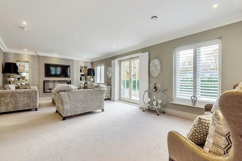 5 bedroom detached house for sale, Willoughby Lane, Bromley, Kent