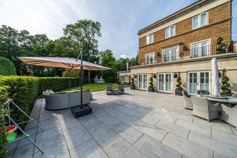 5 bedroom detached house for sale, Willoughby Lane, Bromley, Kent