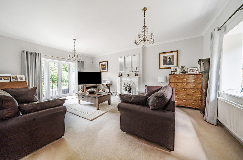 Woodclyffe Drive, Chislehurst 4 bed detached house for sale £1,350,000