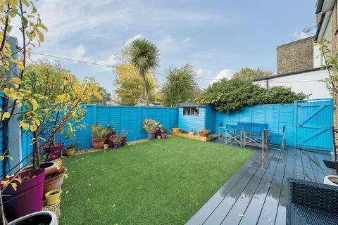 23 Faversham Road, London, SE6 4XE