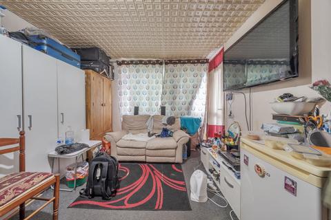 72 Polecroft Lane, London, SE6 4EF