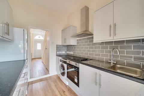 70 Hazelbank Road, London, SE6 1TQ