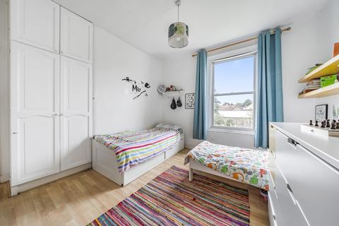 7 Ardoch Road, London, SE6 1SR