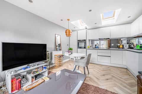 60 Oakes Crescent, Dartford, DA1 5UF