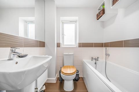 60 Oakes Crescent, Dartford, DA1 5UF