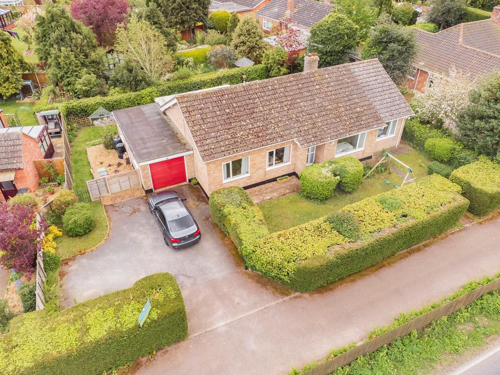 Beech Tree Way, Earsham, NR35 3 bed detached bungalow for sale £300,000
