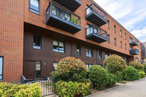 3 bedroom apartment for sale - Meadowside, London