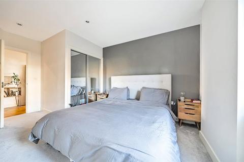 2 bedroom apartment for sale, Dowding Drive, London