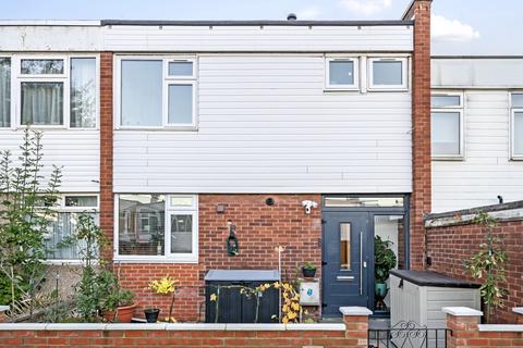 3 Mirror Path, London, SE9 4NY