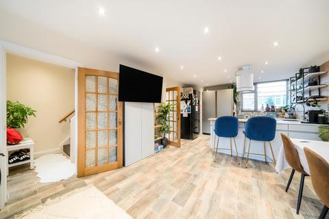 3 Mirror Path, London, SE9 4NY