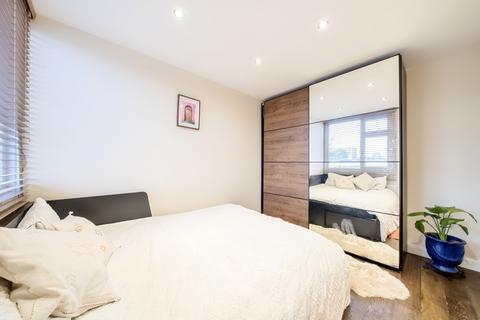 3 Mirror Path, London, SE9 4NY