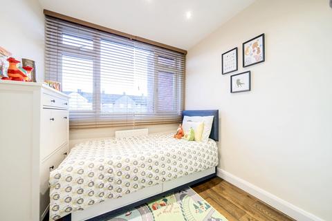3 Mirror Path, London, SE9 4NY
