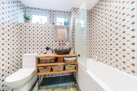 3 Mirror Path, London, SE9 4NY