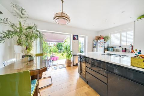 17 Ashdale Road, London, SE12 9ND