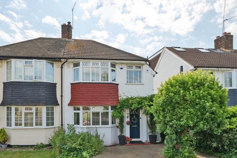17 Ashdale Road, London, SE12 9ND