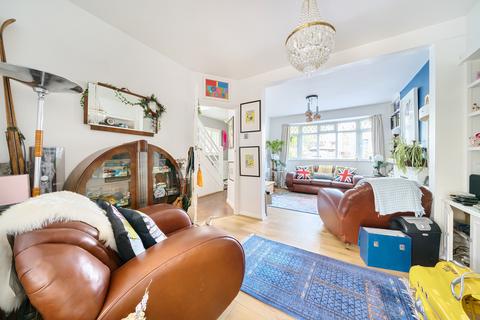 17 Ashdale Road, London, SE12 9ND