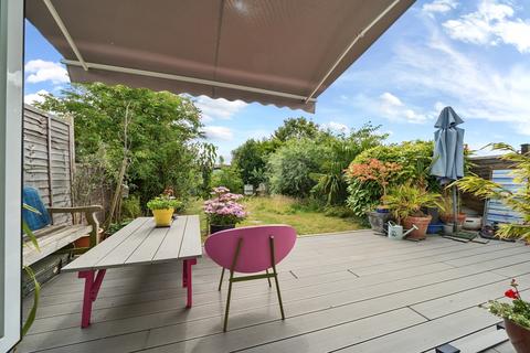 17 Ashdale Road, London, SE12 9ND