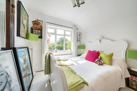 17 Ashdale Road, London, SE12 9ND