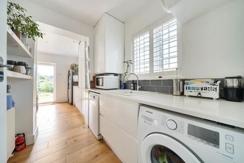 17 Ashdale Road, London, SE12 9ND