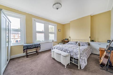 87 Effingham Road, London, SE12 8NT