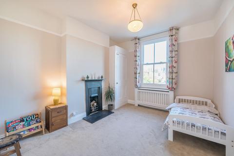94 Effingham Road, London, SE12 8NU