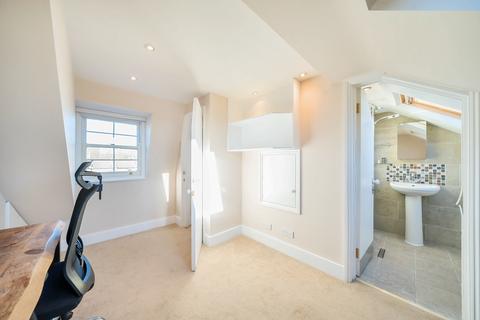 94 Effingham Road, London, SE12 8NU