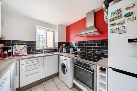 2 bedroom apartment for sale, Armoury Road, London