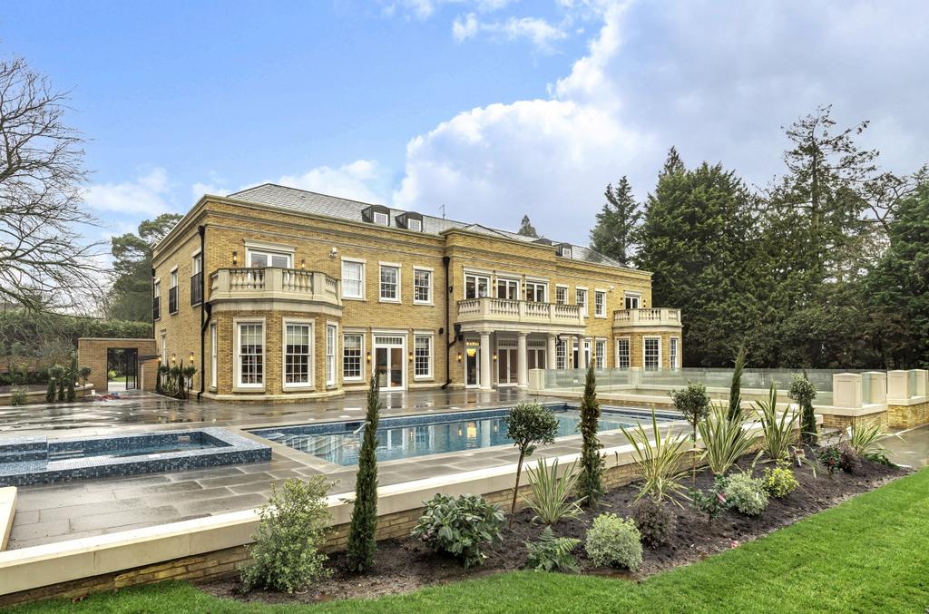 Rear External / Pool