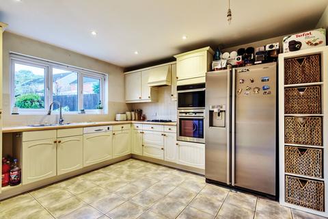 37 Tregony Road, Orpington, BR6 9XD