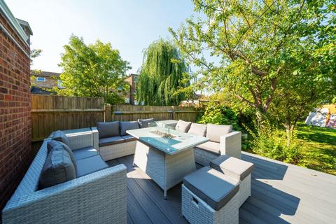 11 Avalon Road, Orpington, BR6 9AX