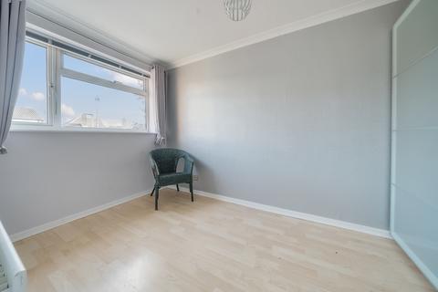 4 Chequers Close, Orpington, BR5 2QP