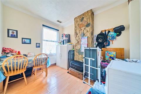 76 Tewson Road, London, SE18 1AY