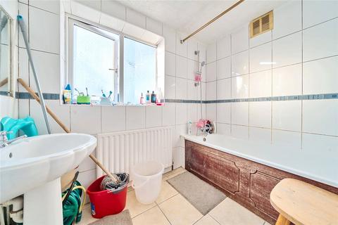 76 Tewson Road, London, SE18 1AY