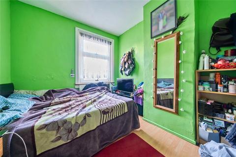 76 Tewson Road, London, SE18 1AY