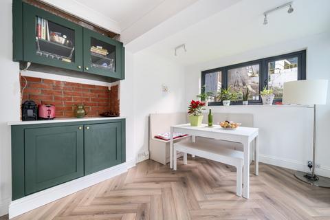 10 Downend, London, SE18 3NB