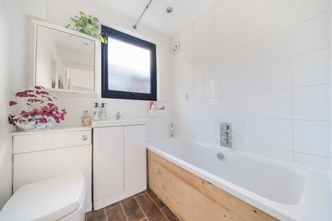 10 Downend, London, SE18 3NB