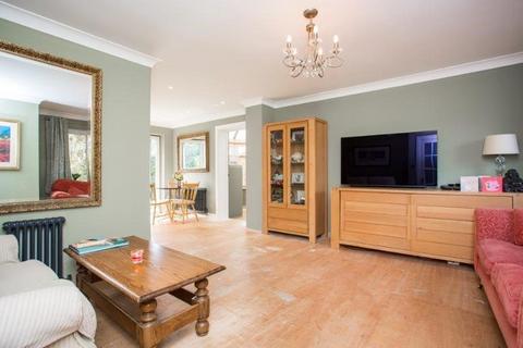 3 bedroom detached house for sale - Thicketts, Sevenoaks