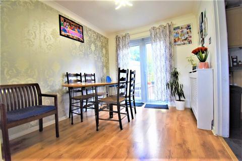 3 bedroom end of terrace house for sale, Kettlewell Court, Swanley