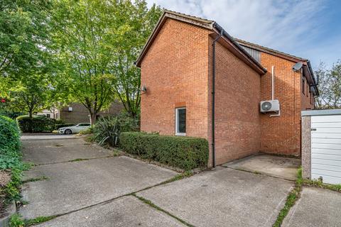 3 Sprucedale Close, Swanley, BR8 7YS