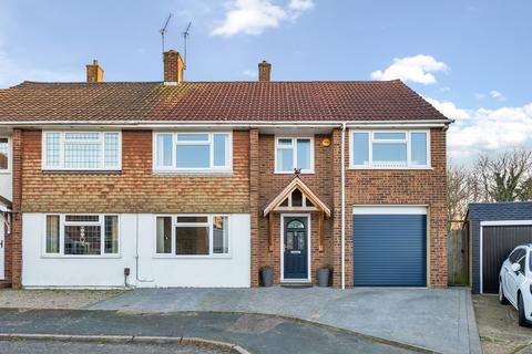 4 bedroom semi-detached house for sale, Mead Close, Swanley