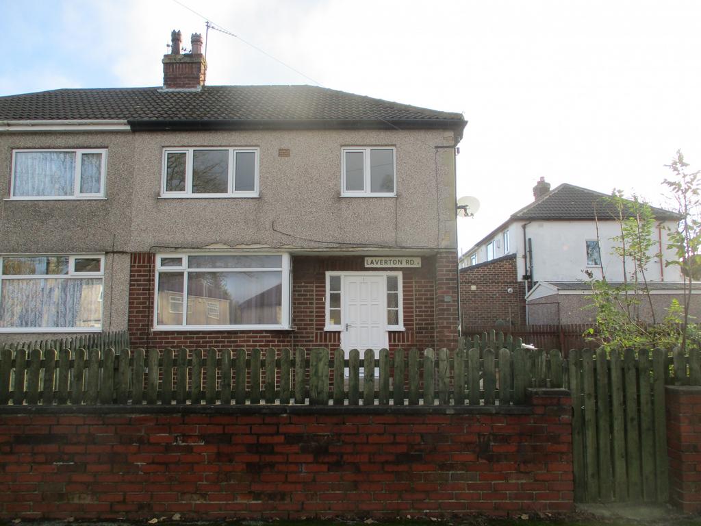 Laverton Road, Bradford BD4 3 bed semidetached house £700 pcm (£162 pw)