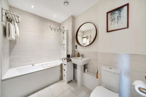 3 bedroom apartment for sale, Greenwich High Road, Greenwich