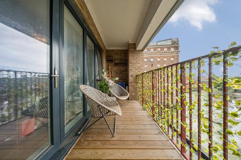3 bedroom apartment for sale, Greenwich High Road, Greenwich