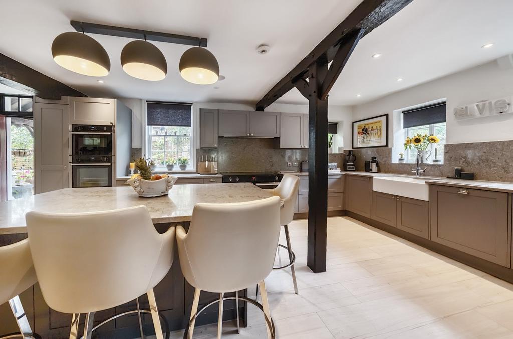 Kitchen/Dining Area